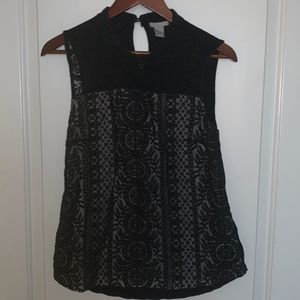 Elegant sleeveless blouse